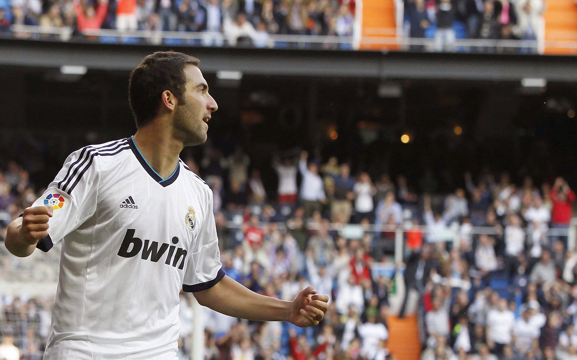 莱万火力全开迎掘金,武汉三镇剑指连胜之路